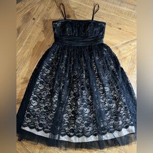 Max and Cleo size 6 mini dress with lace, tulle trim and a silky lining